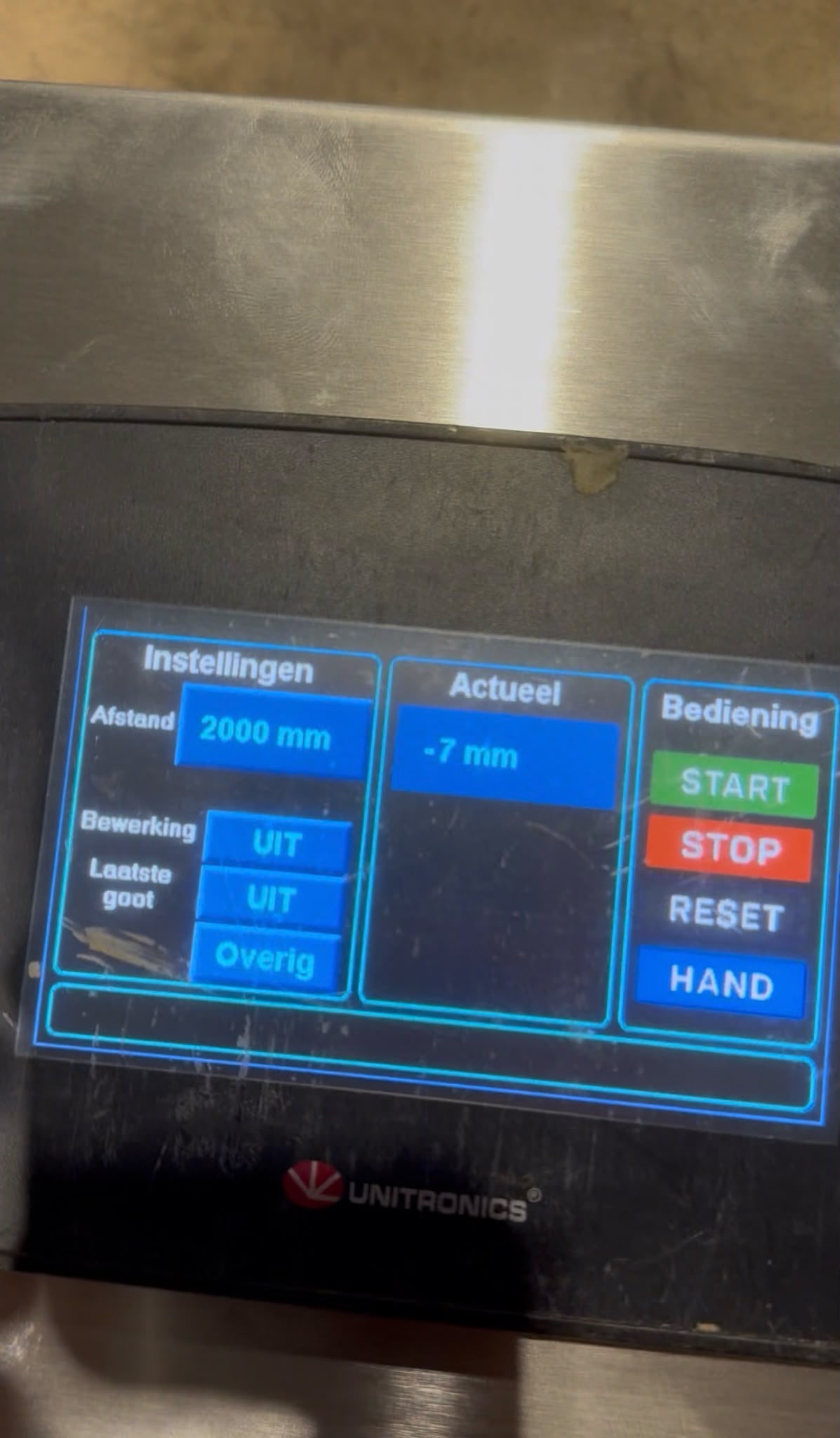 Bedieningsscherm dakgotenmachine